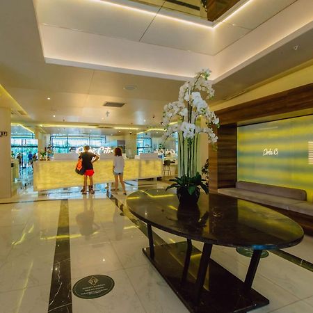 Orbi City Black Sea View Aparthotel Batumi Bagian luar foto