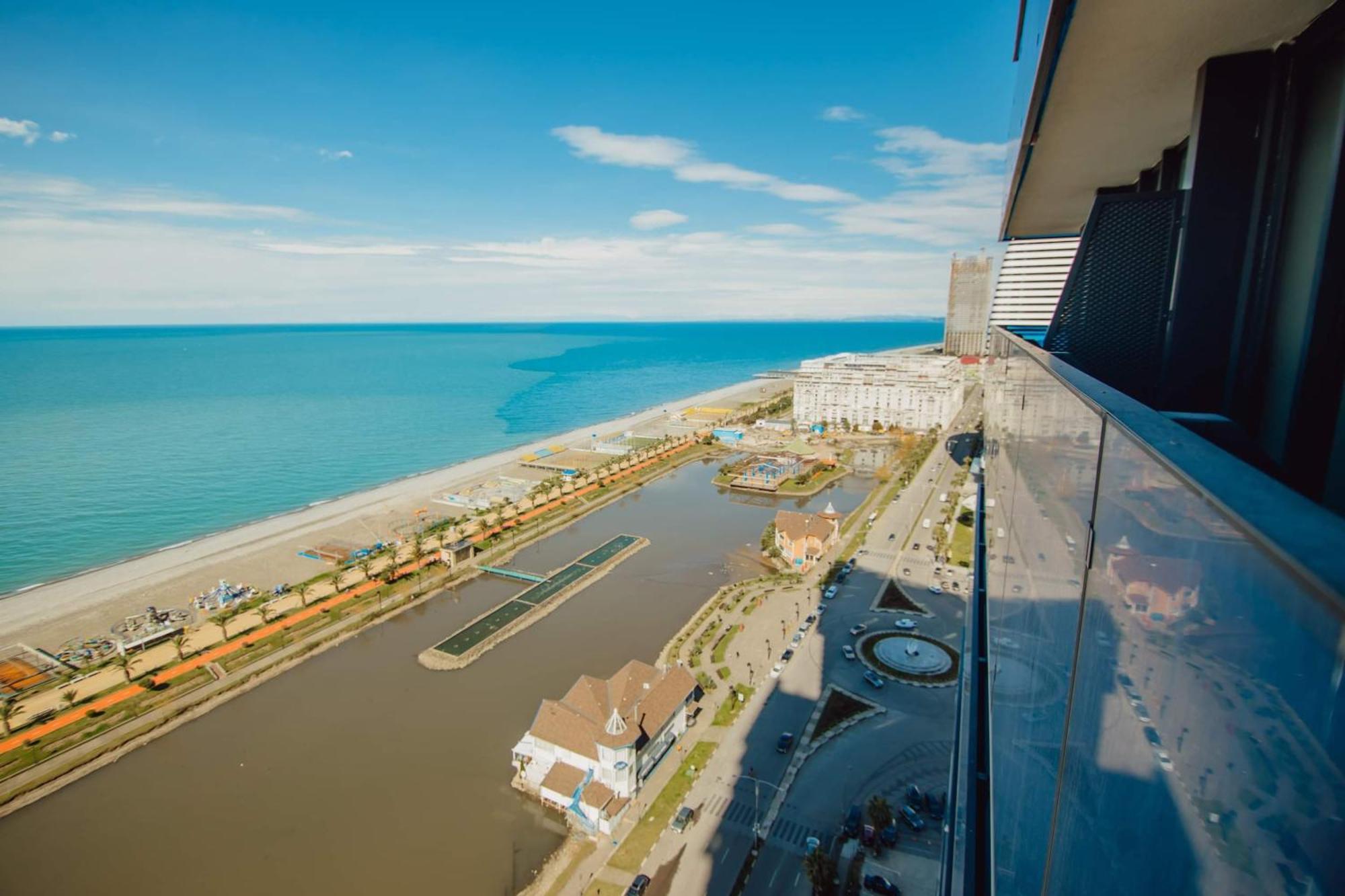 Orbi City Black Sea View Aparthotel Batumi Bagian luar foto