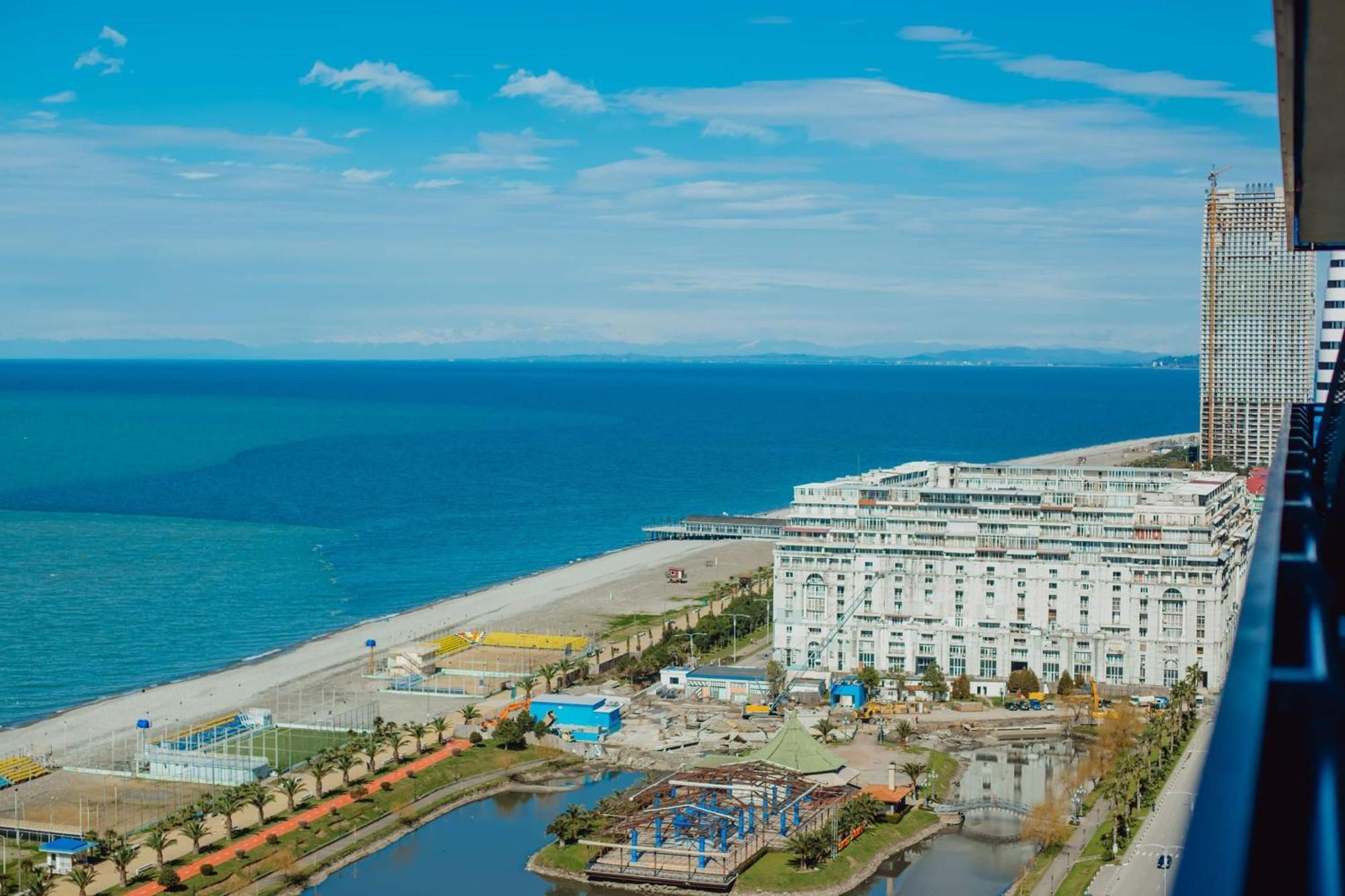 Orbi City Black Sea View Aparthotel Batumi Bagian luar foto