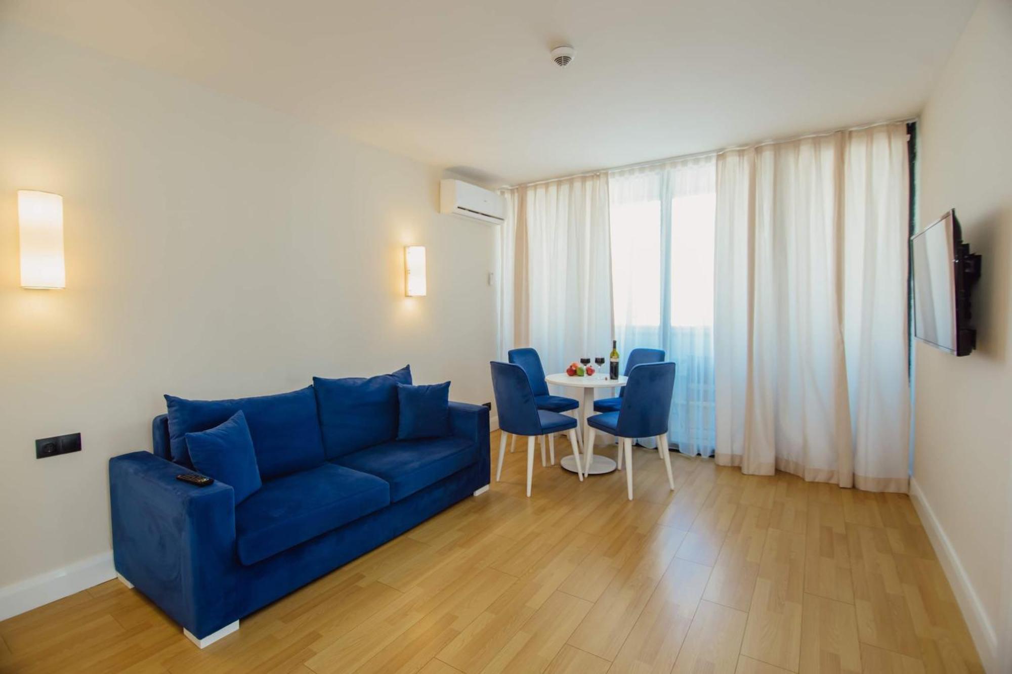 Orbi City Black Sea View Aparthotel Batumi Bagian luar foto