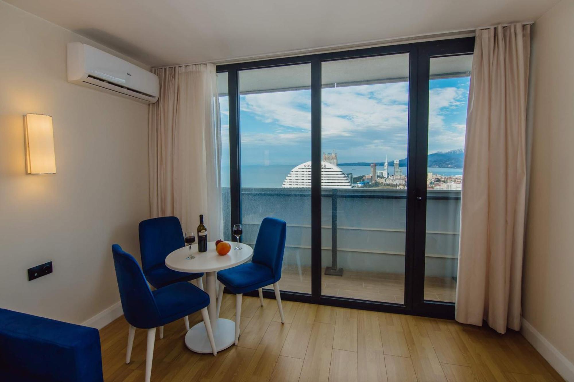 Orbi City Black Sea View Aparthotel Batumi Bagian luar foto