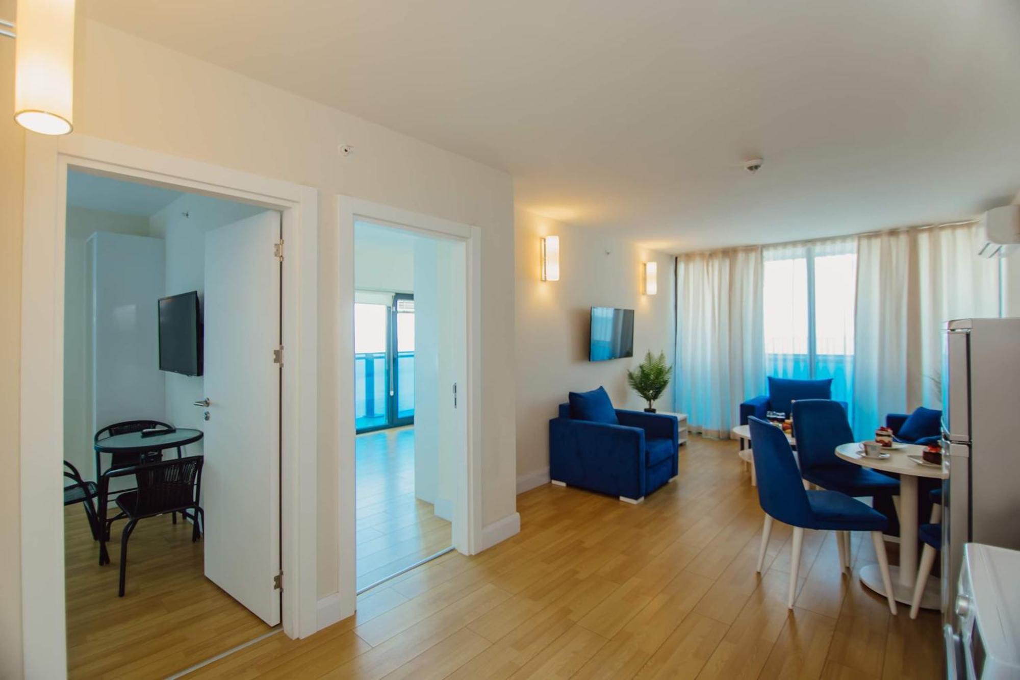 Orbi City Black Sea View Aparthotel Batumi Bagian luar foto