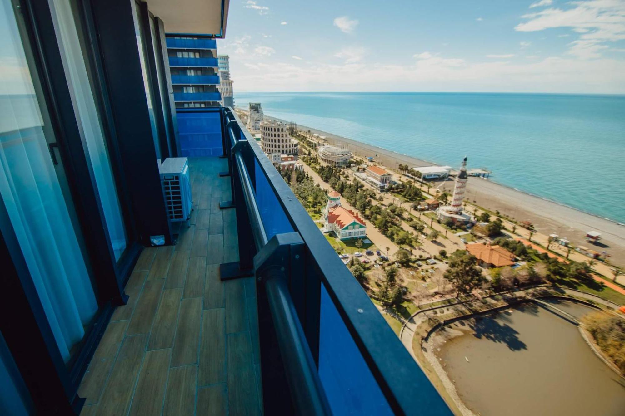 Orbi City Black Sea View Aparthotel Batumi Bagian luar foto