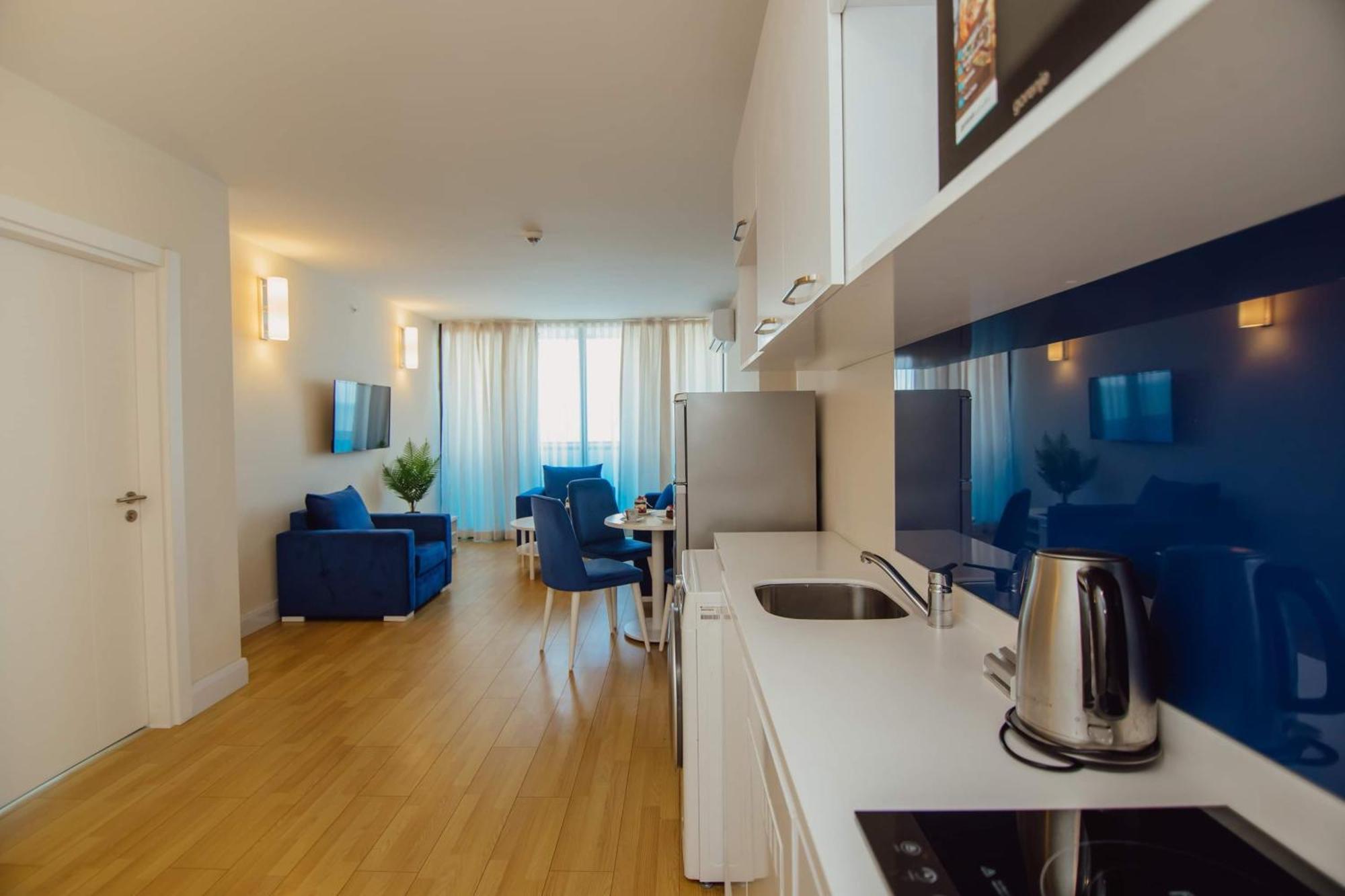 Orbi City Black Sea View Aparthotel Batumi Bagian luar foto